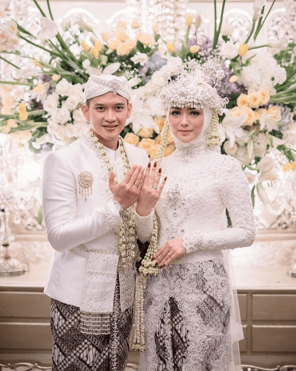 Foto: Penampilan Citra Kirana Jadi Pengantin Sunda, Cantik Manglingi by Imagenic Wedding Photography from detik.com